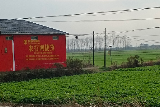 盐边如何防止墙体广告褪色呢？